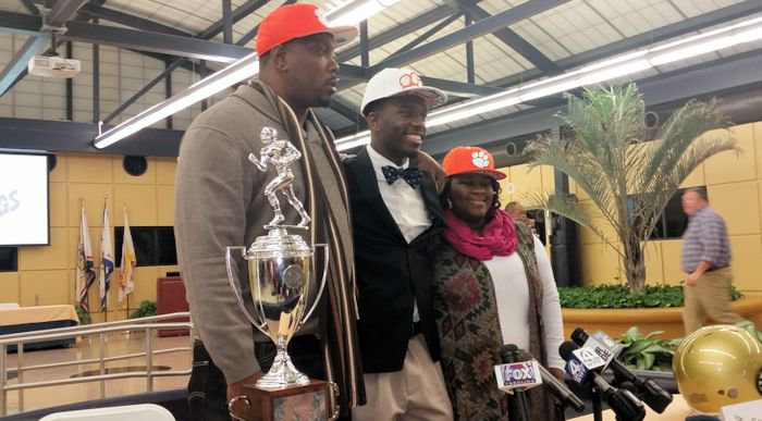 Nation's #1 2016 RB commits to Clemson