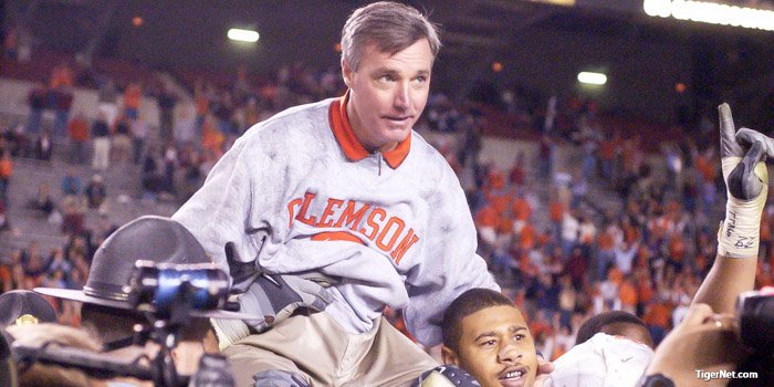 Former Clemson coach sees parallel in QB situation