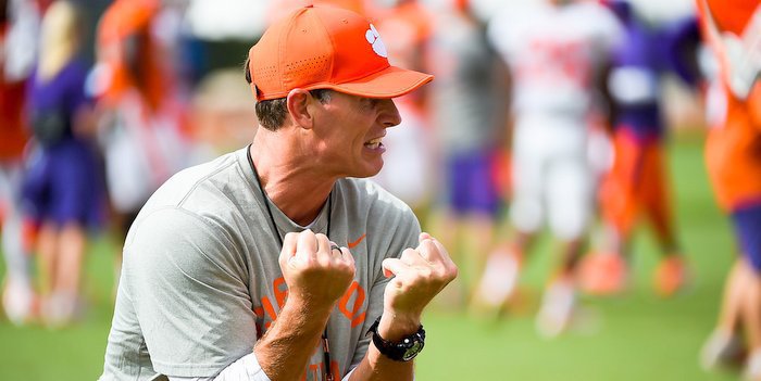 Brent Venables coaches a linebacker during Monday's practice 