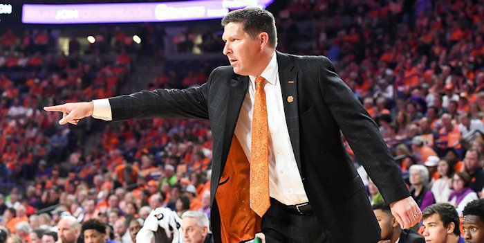 Hokies hit free throws, tame Tigers 82-81