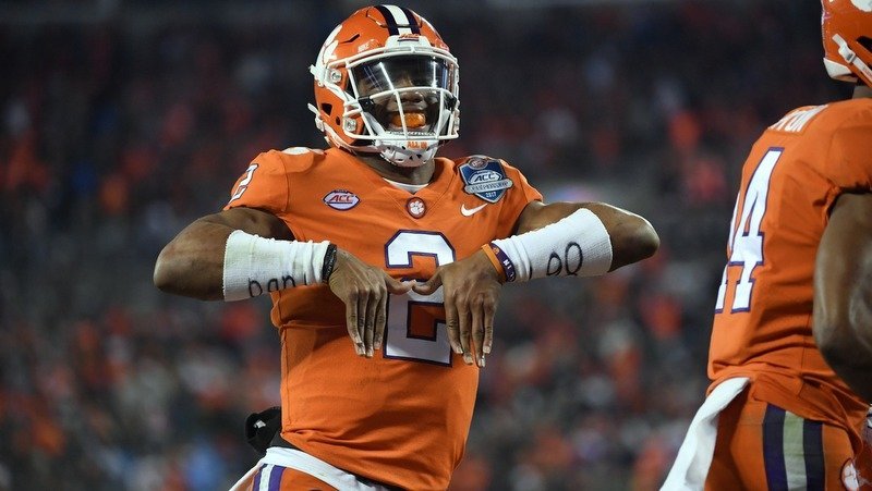 Kelly Bryant scores against the Hurricanes 