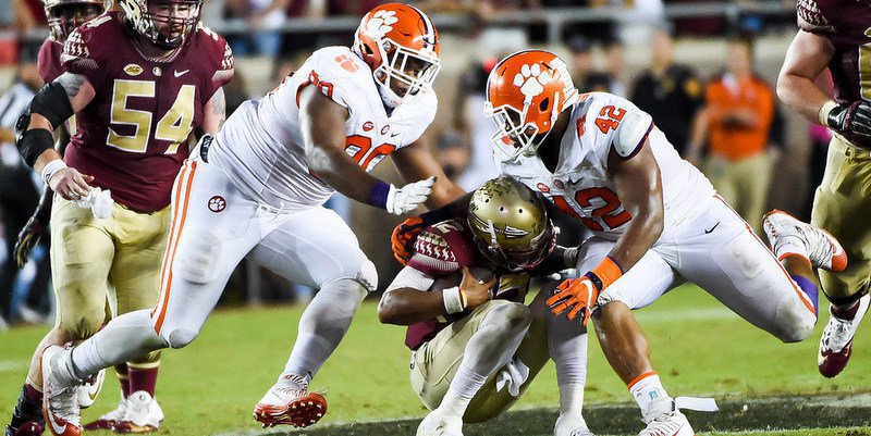 Big bro, little bro: Wilkins teaching Lawrence the ropes