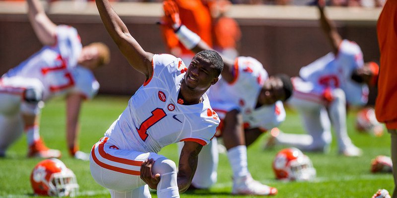 Family Feud: Clemson's Mullen looking forward to facing cousin Lamar Jackson