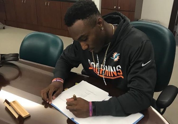 Cordrea Tankersley signs with Miami. 