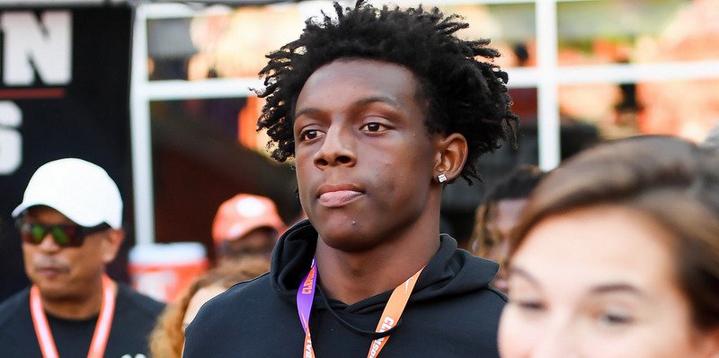 Tennessee commit has a lot to think about after Clemson offer
