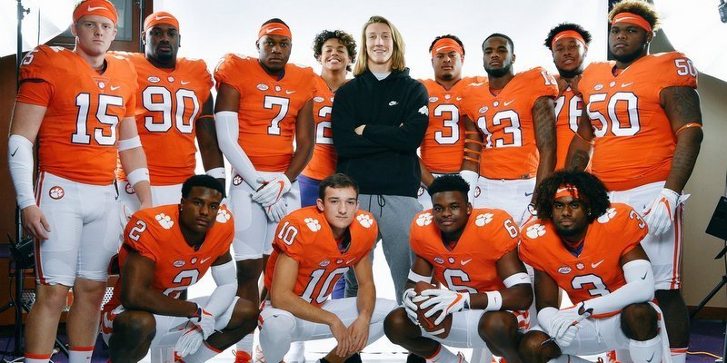 The recruits take a picture together Sunday morning (Photo courtesy of Clemson Football Twitter)