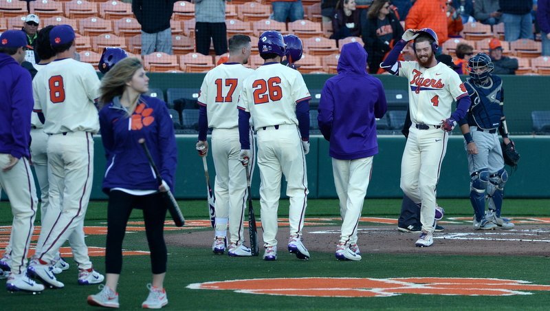 Hot Tigers rip Blue Hose in winning fifth straight