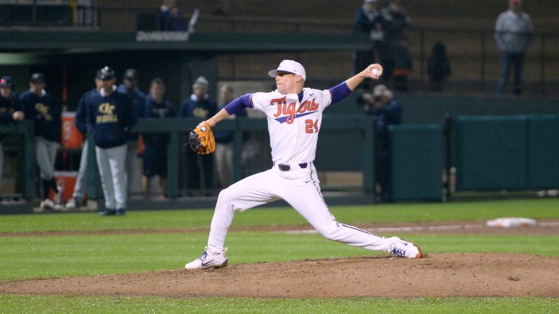 Tigers drop series finale to No. 11 Cards