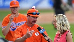 Bubble gum show: Monte Lee and the Tigers having fun