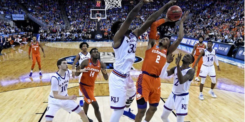 Reed looks for room early against Kansas (Photo by Kyle Terada, USA Today)