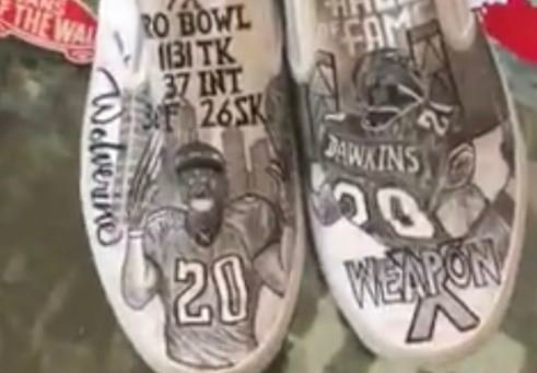 Terrell Owens sends Brian Dawkins shoes for Hall-of-Fame gift