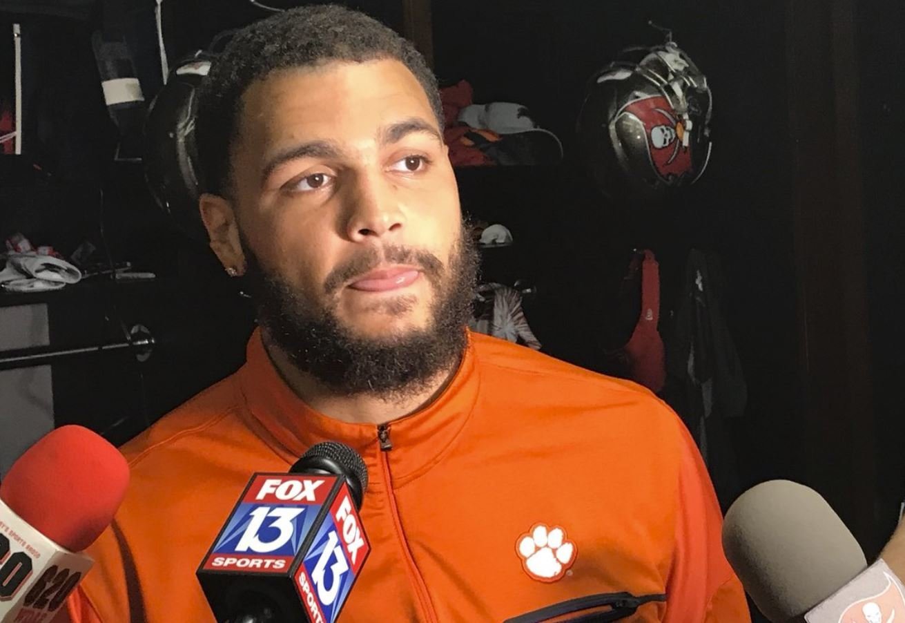 Bucs receiver loses locker room bet to Clemson product