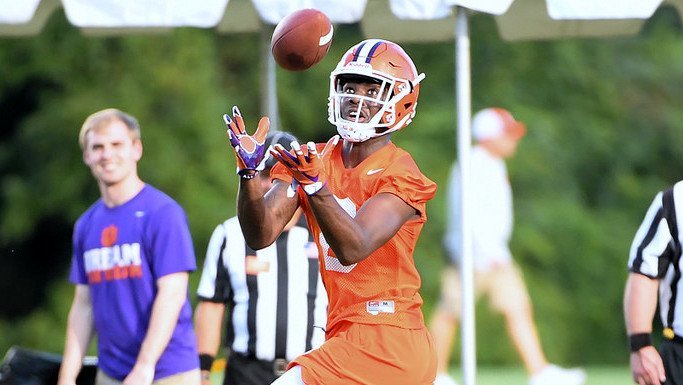 Scrimmage Insider: Dixon, Ross, and the offense dominate first scrimmage