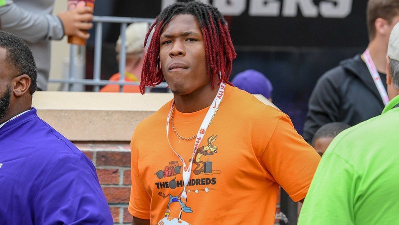 Recruiting Roundup: A missed flight and two quiet 5-stars highlight the weekend