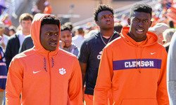 Clemson offers West Coast 4-star RB with family connection