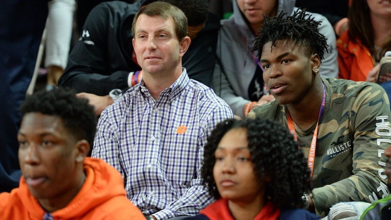 Simple tweet causes Texas A&M player to go after Brent Venables on Twitter