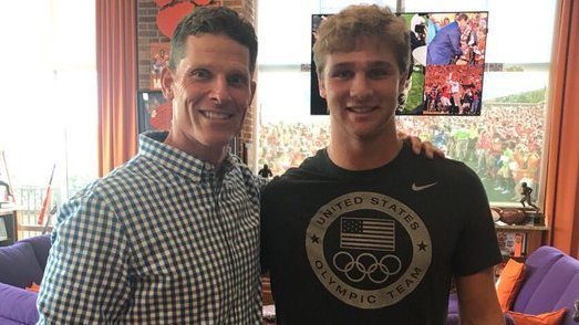 Kane Patterson poses with defensive coordinator Brent Venables 