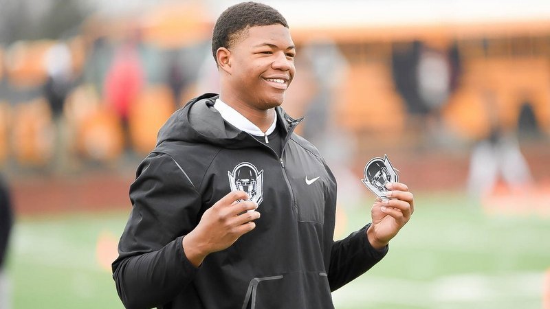 Georgia defensive end commit says