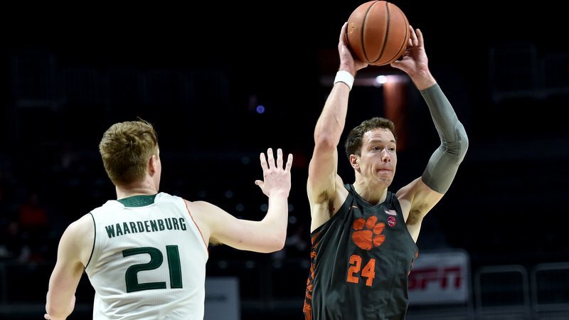 David Skara looks for room against Miami (Photo by Steve Mitchell, USA Today)