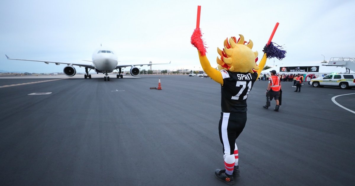 No. 3 Clemson flew into the Phoenix Sky Harbor Airport late Sunday afternoon. (Photo: Fiesta Bowl)