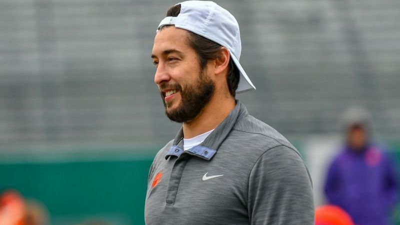 Former NFL QB speaks out on Dabo Swinney and Trevor Lawrence