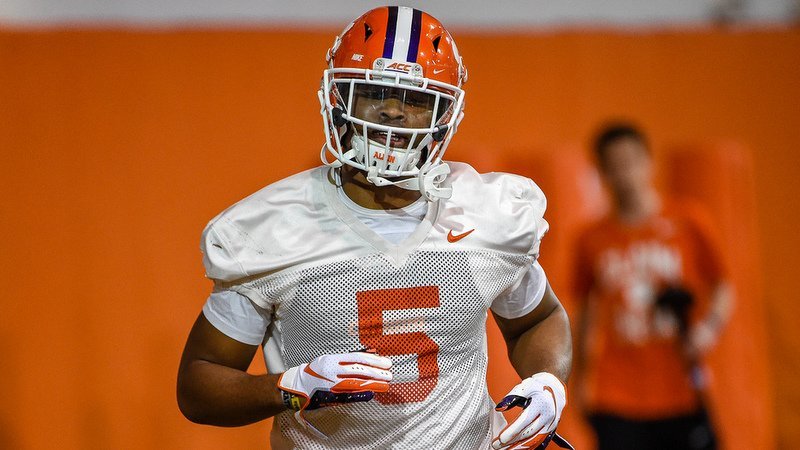 Clemson LB enters transfer portal