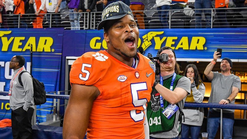 New season, new faces, and new leaders: Swinney sees Shaq Smith as a team leader
