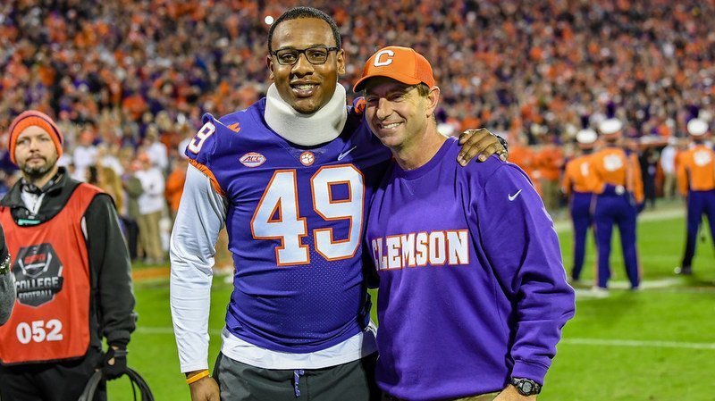 Neck surgery convinces Clemson defensive end to enter NCAA Transfer Portal