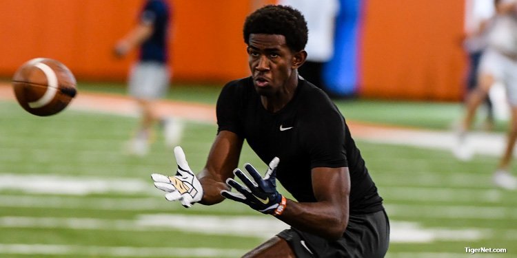 Camp Insider: Texas QB impressive, WR targets continue to put on a show