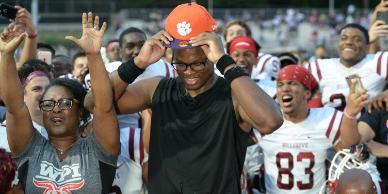 Murphy, the 5-star defensive end out of Powder Springs (GA) Hillgrove committed to Clemson on Friday night.