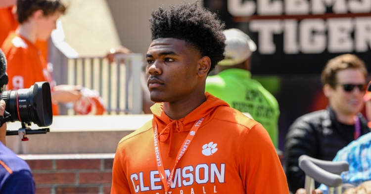 5-star LB commits to Clemson, moves Tigers back to No. 1 class