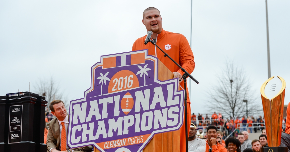 Former Clemson OL hired as offensive line coach
