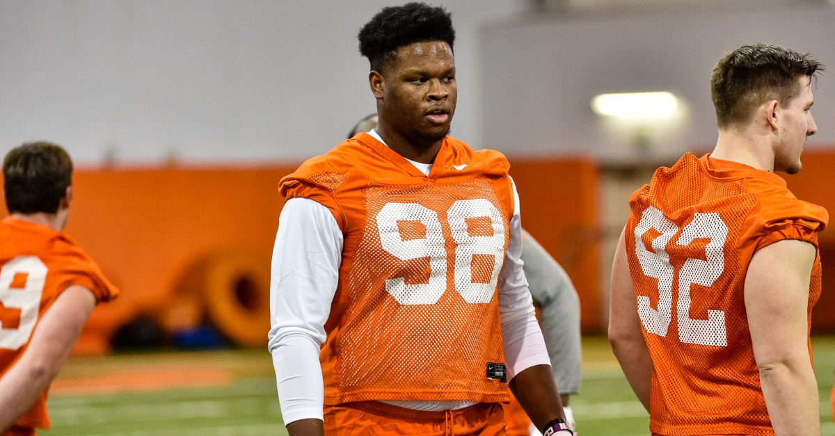 Venables dishes on Clemson defense: Freshman might be co-starter at DE