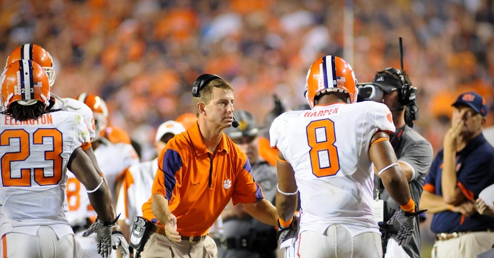 Swinney asks Jamie Harper a question during the 2010 game at Auburn.