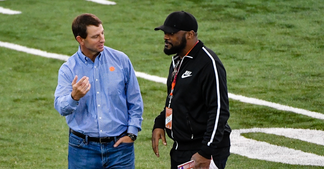 Swinney talks with Pittsburgh Steelers head coach Mike Tomlin at Clemson's Pro Day in March.