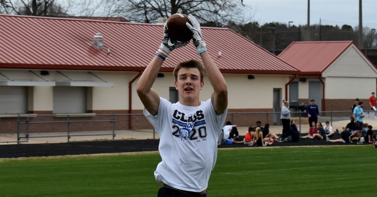 Son of former NFL quarterback one of Clemson's prime tight end targets