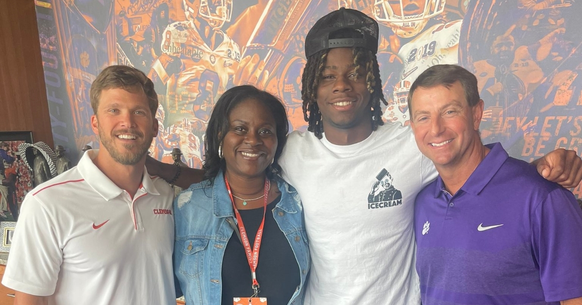 2024 WR James Madison II and his mother pose with Grisham and Swinney.