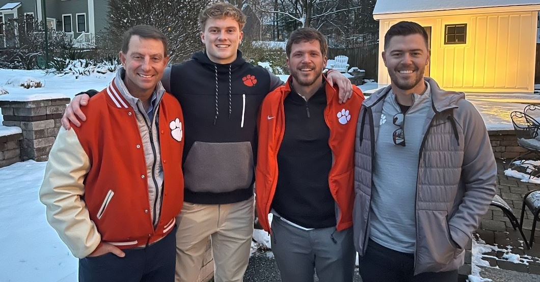 WATCH: Snowball fight breaks out during Dabo Swinney's recruiting visit