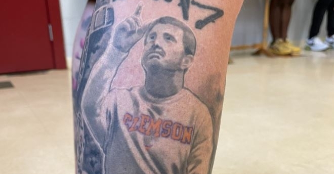 Dabo Swinney signs leg tattoo of himself for Clemson fan