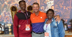 Top Texas cornerback close to making a decision after Clemson visit