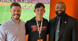Top-ranked QB out of Alabama checks out Clemson